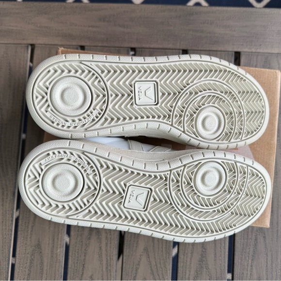 VEJA sneakers BNIB - Picture 3 of 9